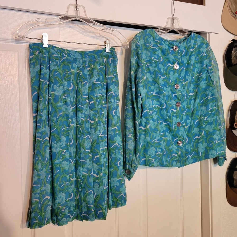 R & K Originals Vintage matching Floral Blue Green 2 piece set